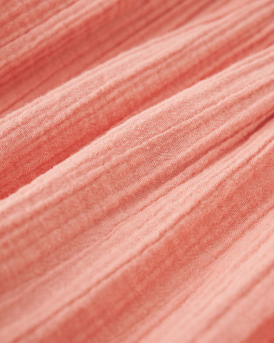 mädchen-stufenkleid mit crinkle-effekt